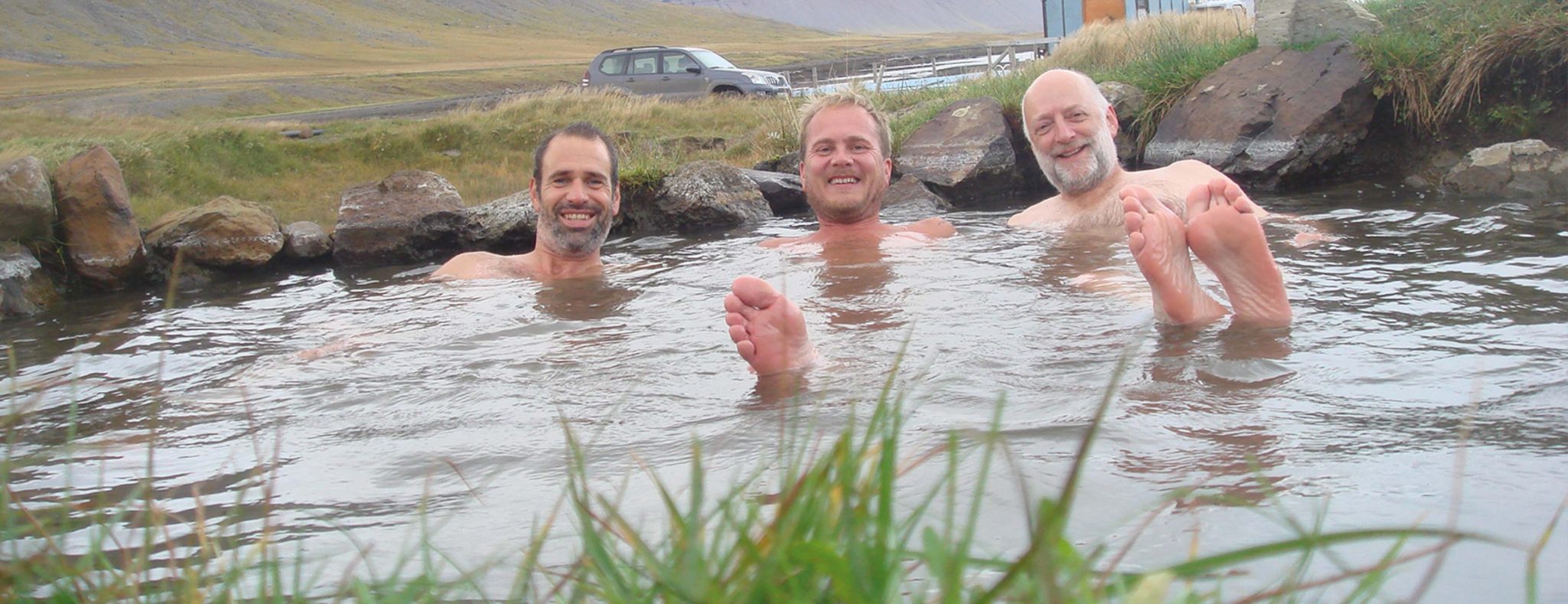 Samen met Willem in het natuurlijke warme badje Reykjafjarðarlaug