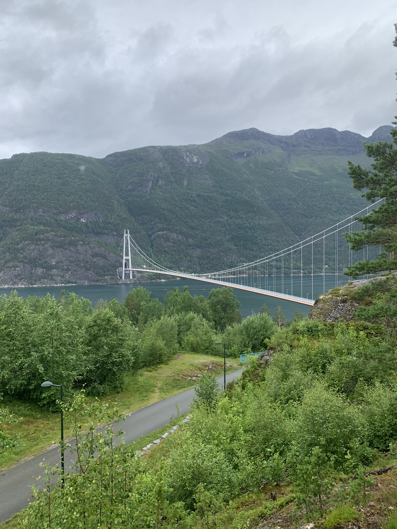 Noorwegen Brug over de Hardangerfjord