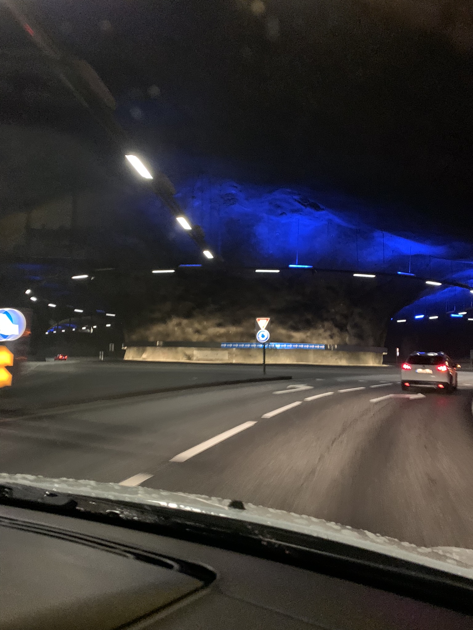 Noorwegen Rotonde in de Karmøytunnelen
