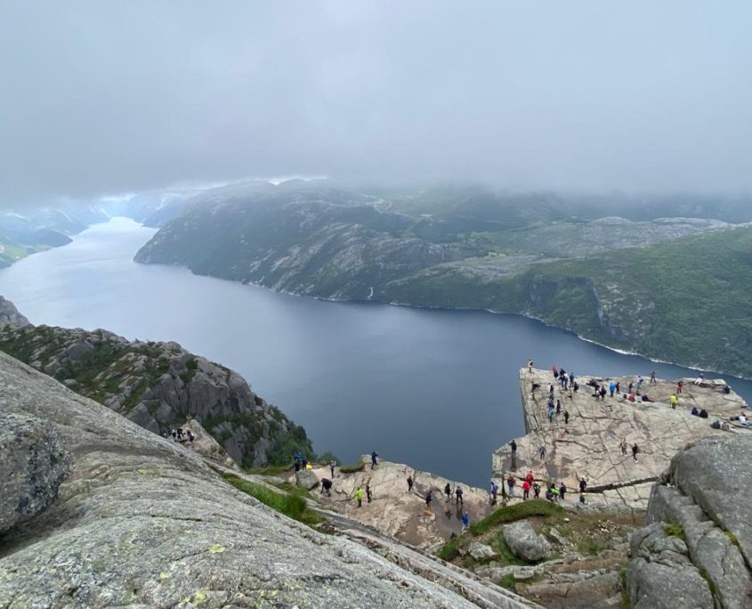 Noorwegen Uitzicht op de Preikestolen en de Lysefjord