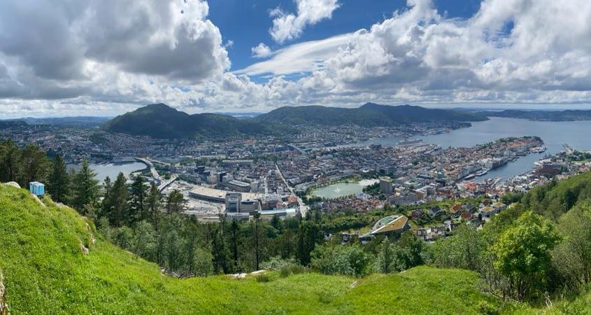Noorwegen Uitzicht vanaf de Fløibanen op Bergen