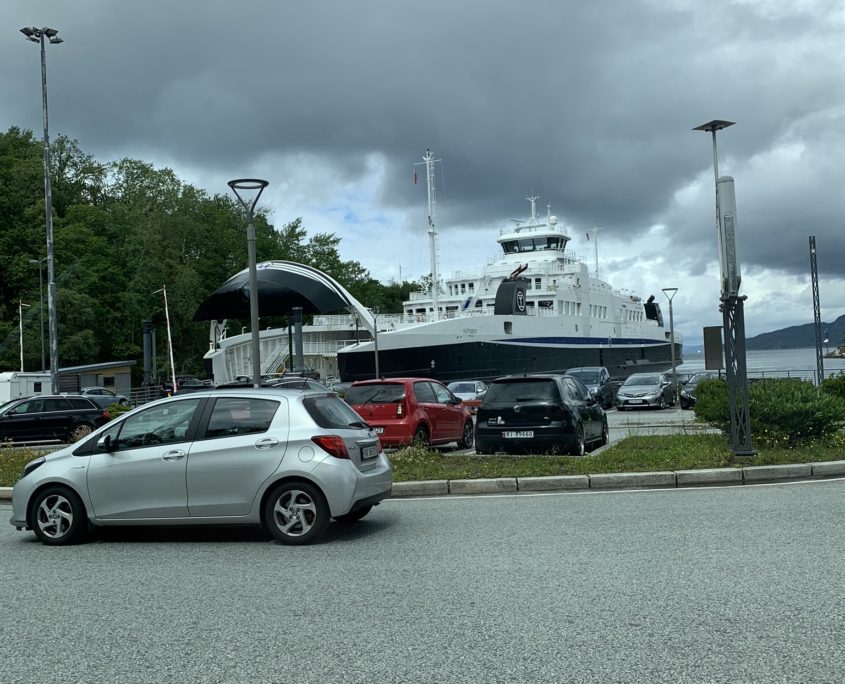 Noorwegen Veerboot tussen Sandvikvåg en Halhjem
