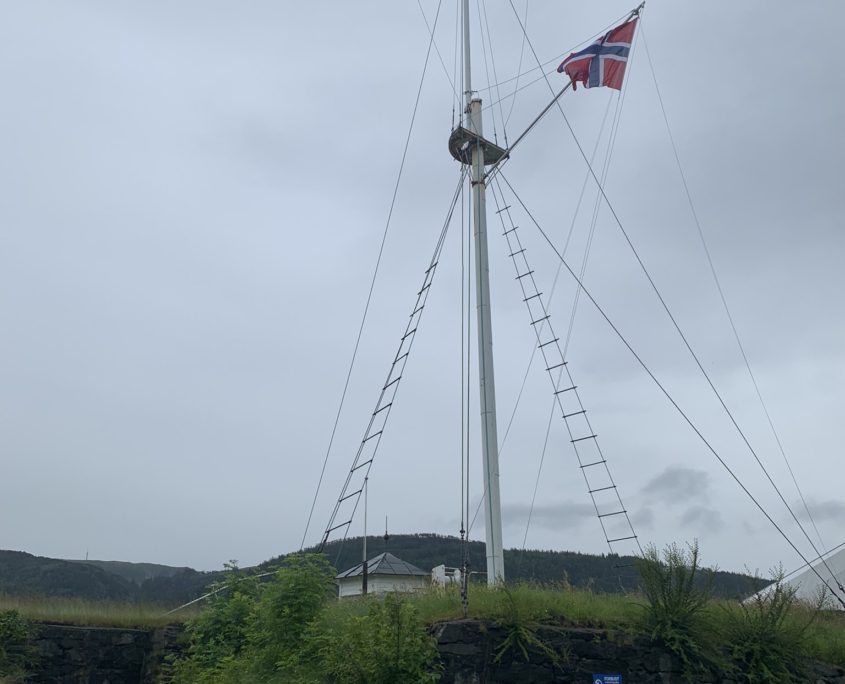 Noorwegen bergen vlaggenmast