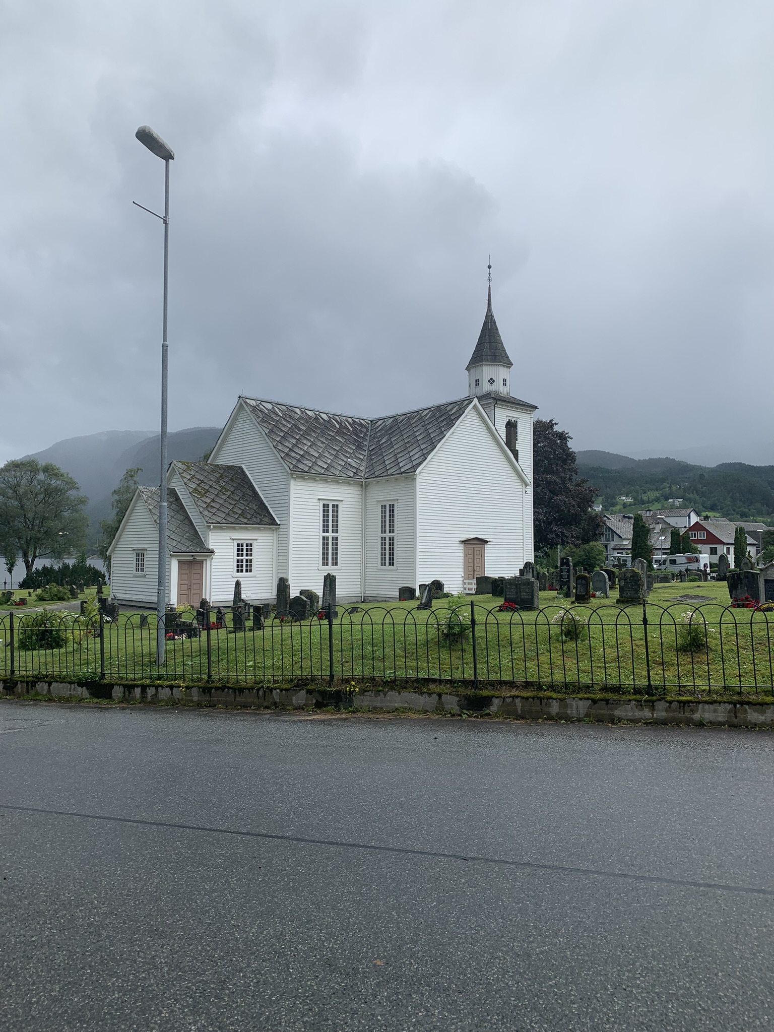 Noorwegen kerkje in Ulvikfjord