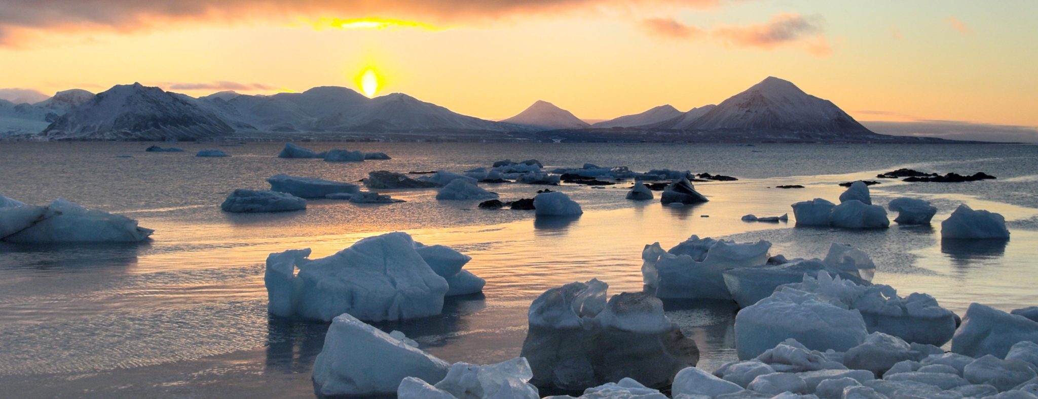 Spitsbergen ijsbergen in de zon