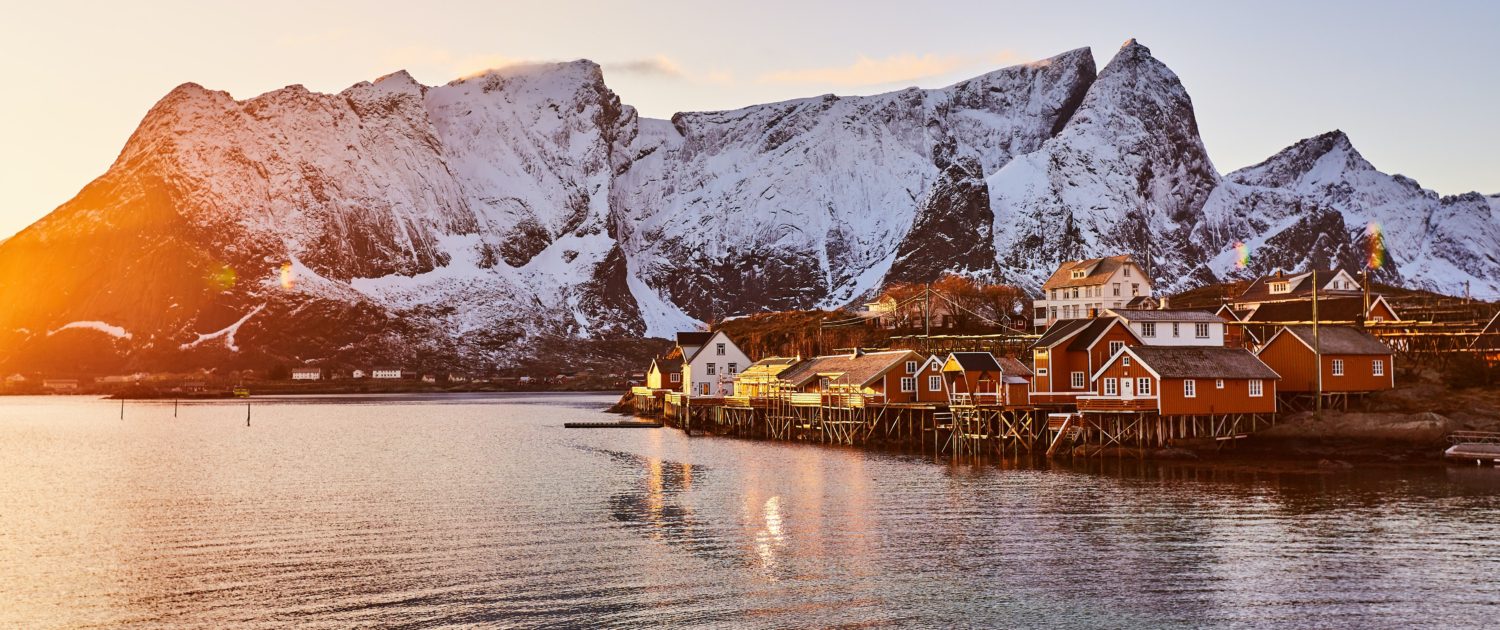 Op de Lofoten in Noorwegen maak je in het winterseizoen grote kans op het noorderlicht - Johny Goerend