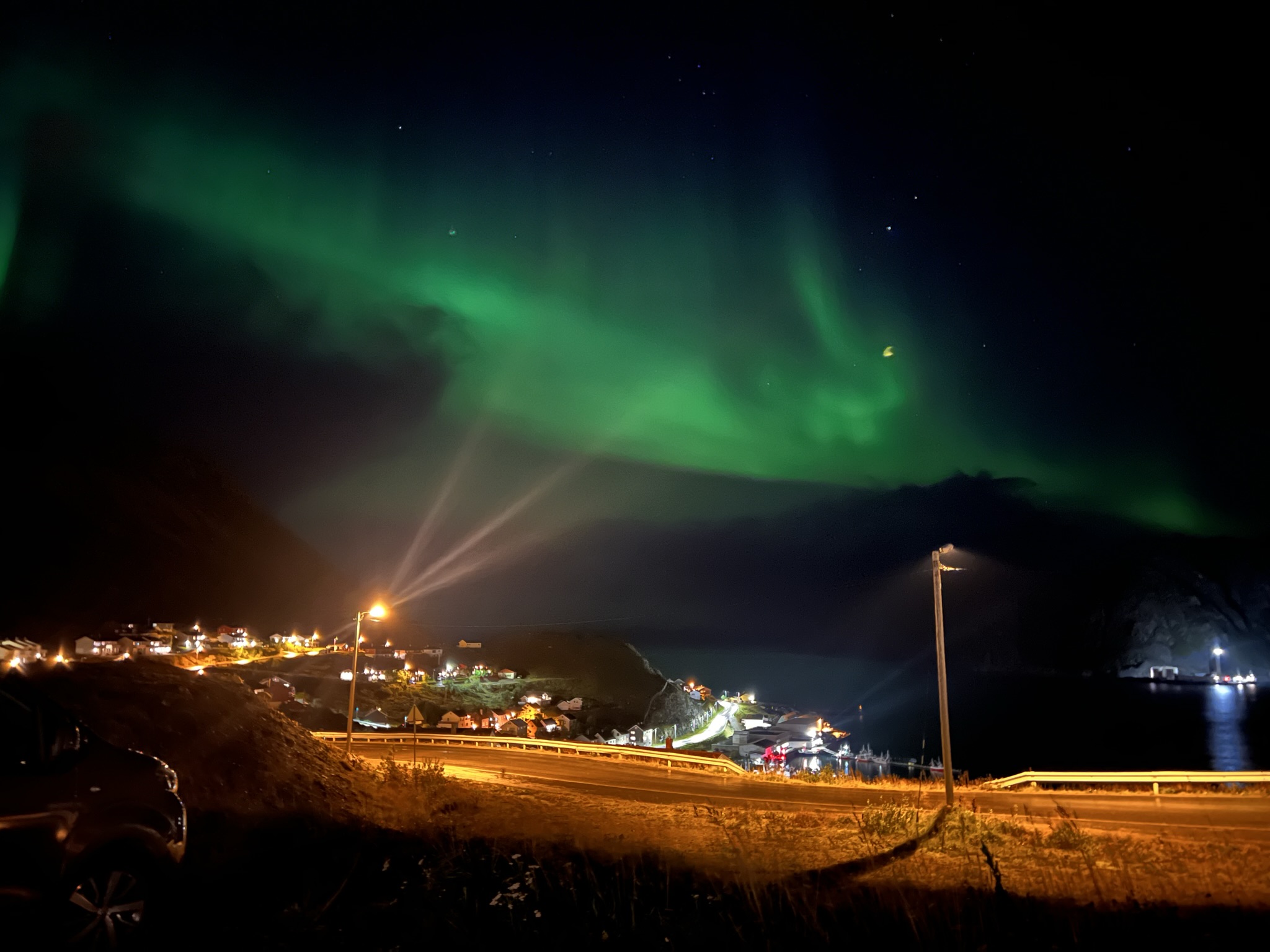 Noorderlicht in september bij Honningsvåg - dichtbij Noordkaap