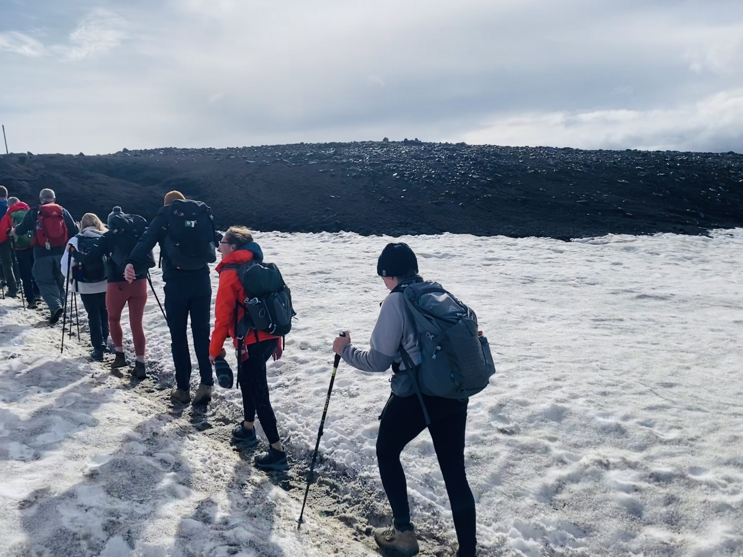 Laugavegur Groepsreis Anna Rottier - 1 aug - wandelen door de sneeuw