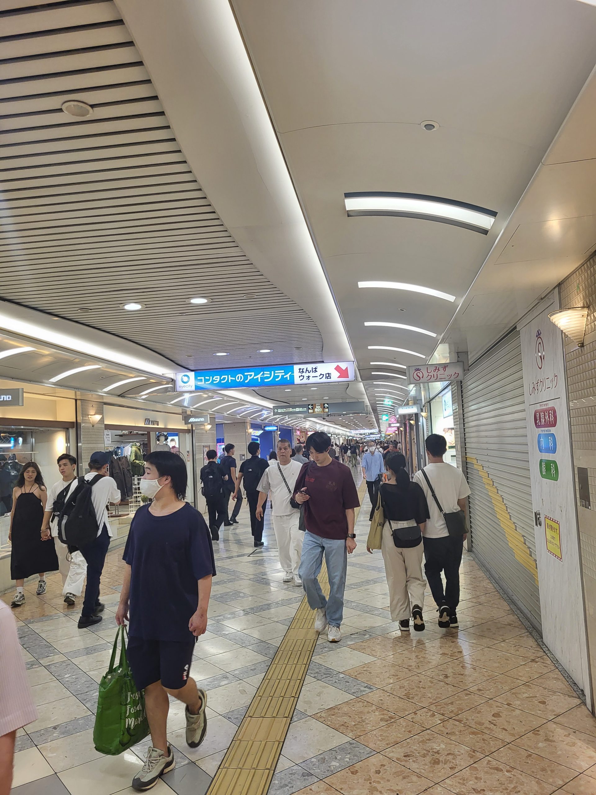 Underground metro/shopping