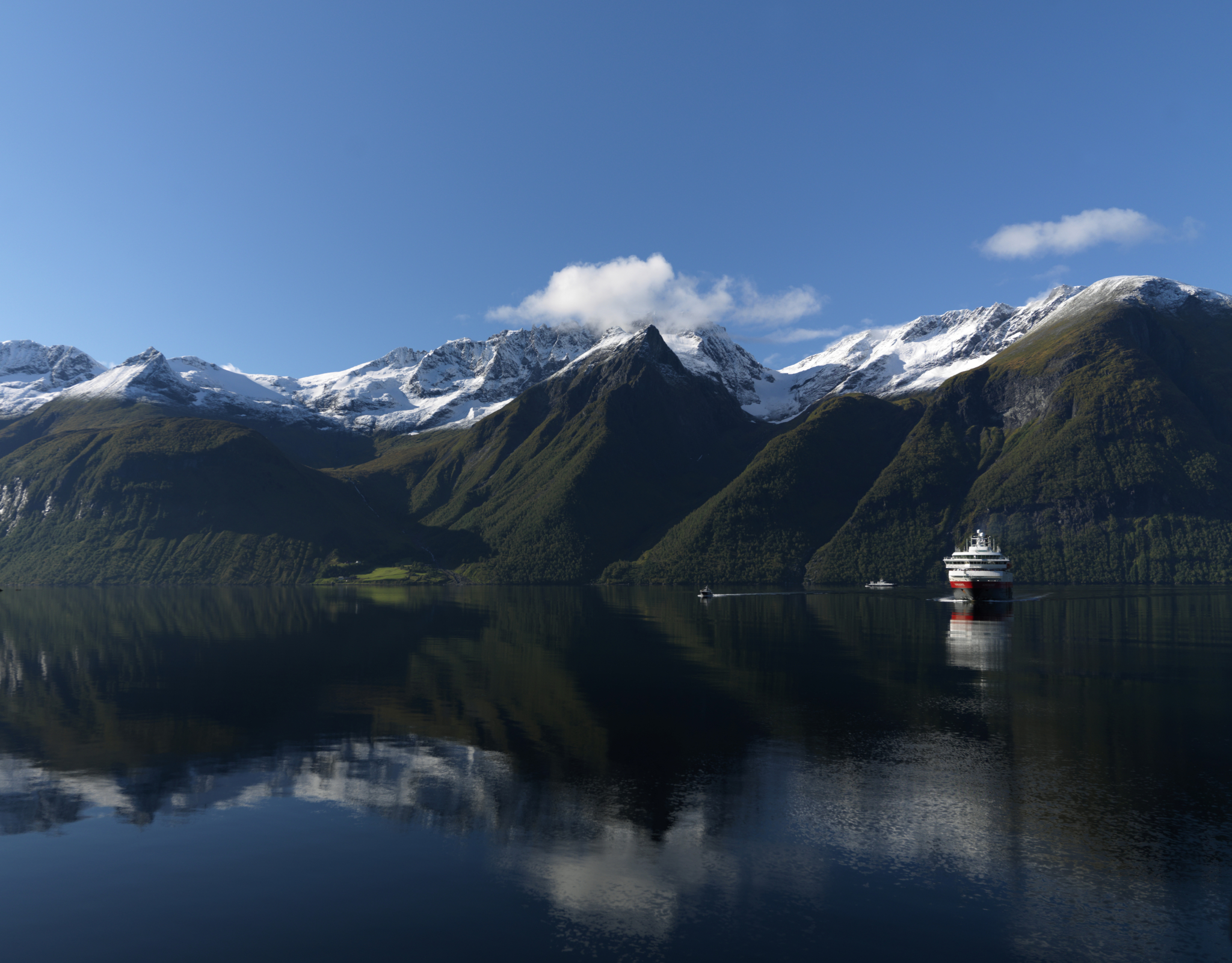Foto: Hurtigruten, Jostein Dahl Gjelsvik / Fuglefjellet